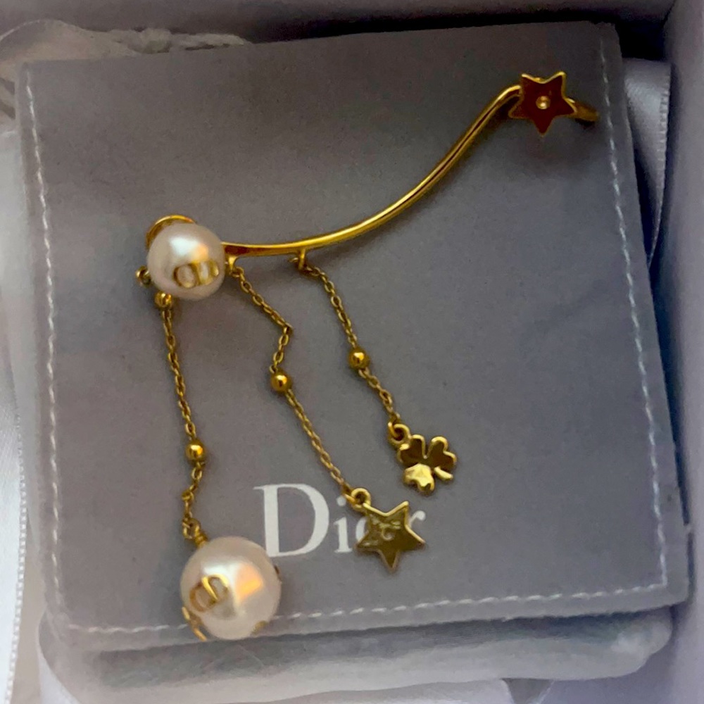 Single Dior Earring, almost brand new.